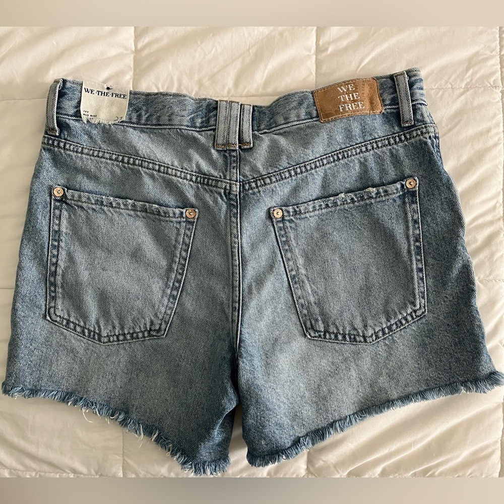 NWT Free People We the Free Ivy Mid rise denim shorts 27 raw hem button fly - Picture 3 of 11